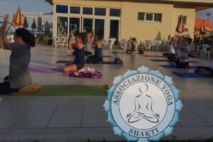phoca_thumb_l_07 yoga al mare 19.jpg