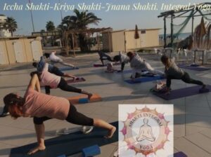 phoca_thumb_l_09 yoga al mare 19.jpg