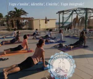 phoca_thumb_l_10 yoga al mare 19.jpg