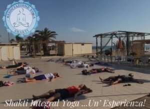 phoca_thumb_l_11 yoga al mare 19.jpg