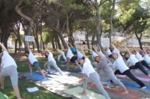 phoca_thumb_l_6-yoga day 018